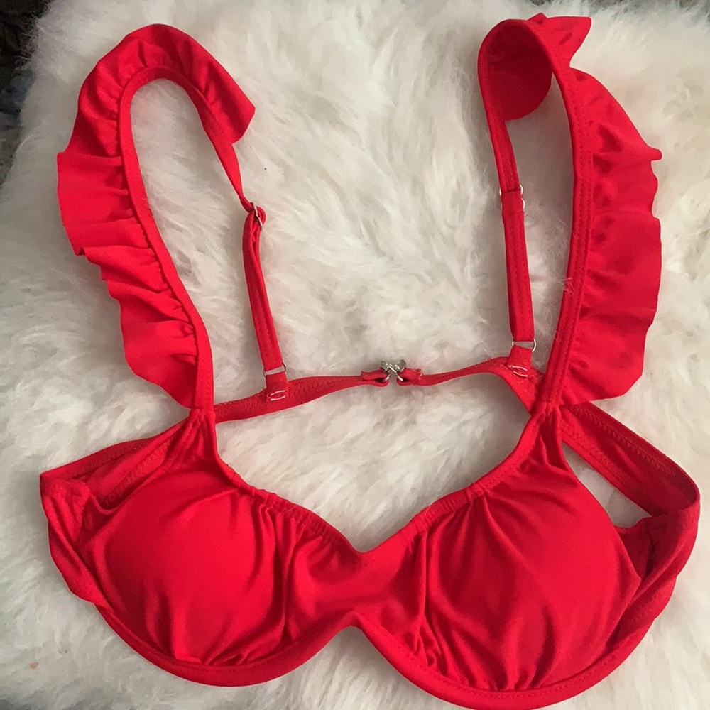 Red ruffle underwire bikini. - Picture 3 of 6